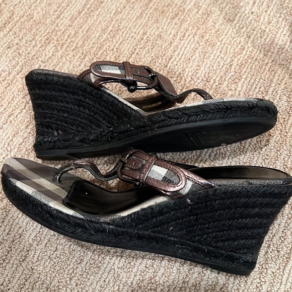 Burberry pewter check espadrille wedge thong size 39/8US - Picture 3 of 7